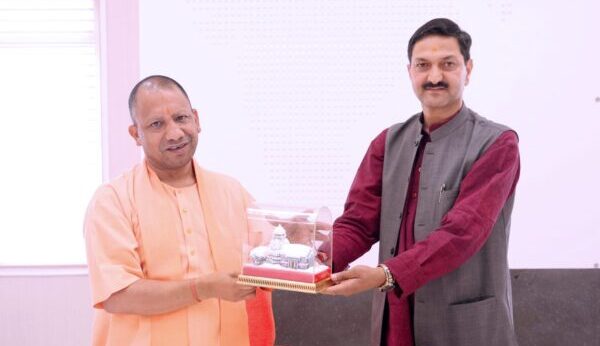 उत्तर प्रदेश के मुख्यमंत्री योगी आदित्यनाथ से मिले बीकेटीसी अध्यक्ष अजेंद्र अजय, श्री बदरीनाथ-केदारनाथ यात्रा का दिया आमंत्रण