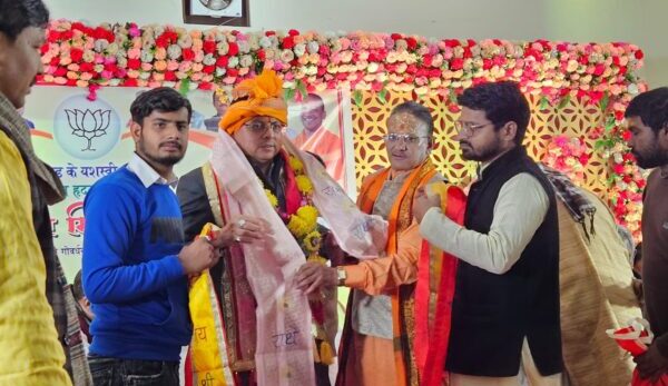 मुख्यमंत्री पुष्कर सिंह धामी का गोवर्धन मथुरा में आयोजित सम्मान समारोह में किया गया सम्मान, ब्रज की पावन भूमि पर स्वयं के सम्मान को बताया देवभूमि की सवा करोड़ जनता का सम्मान