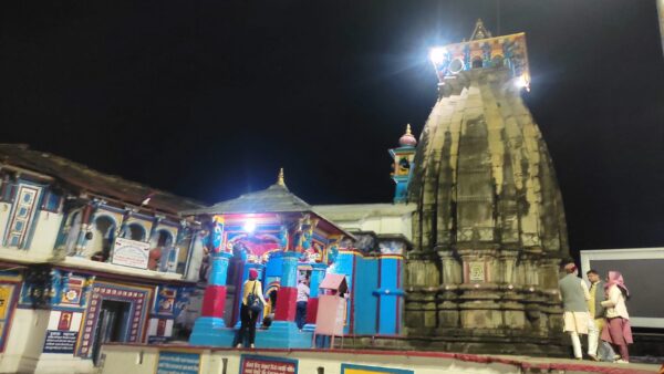 श्री ओंकारेश्वर मंदिर उखीमठ में शाम को भैरवनाथ जी की पूजा, सोमवार को केदारनाथ भगवान की पंचमुखी चल -विग्रह डोली पहुंचेगी प्रथम पड़ाव श्री विश्वनाथ मंदिर गुप्तकाशी