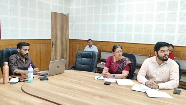 डीएम डॉ. आशीष चौहान ने मानसून सीजन व डेंगू की रोकथाम को लेकर ली बैठक, दिए आवश्यक दिशा निर्देश