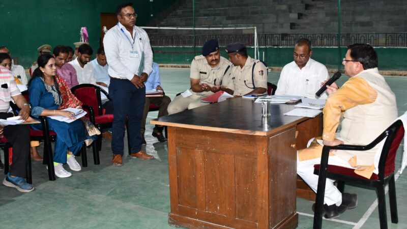 सीएम ने काशीपुर स्पोर्ट्स स्टेडियम में अधिकारियों के साथ की पेयजल एवं बाढ सुरक्षा कार्यों की समीक्षा