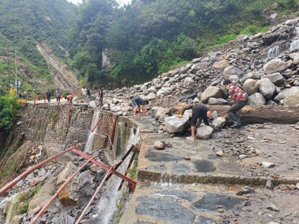 केदारनाथ आपदा : यात्रियों के लिए हनुमान बने रेस्क्यू दल के जवान, बी प्लान के तहत पूरी तैयारी के साथ मैदान में उतरी बचाव टीम