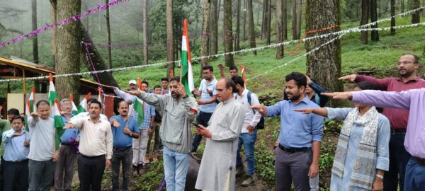 भारत माता के जयकारे लगाते हुए निकाली तिरंगा यात्रा, सभी नागरिकों को अपने घरों में तिरंगा फहराने के लिए किया प्रेरित