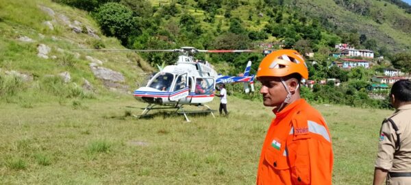 मुख्यमंत्री पुष्कर सिंह धामी के निर्देश पर आदि कैलाश मार्ग पर अलग-अलग स्थानों पर फंसे यात्रियों का हेली से किया गया सुरक्षित रेस्क्यू