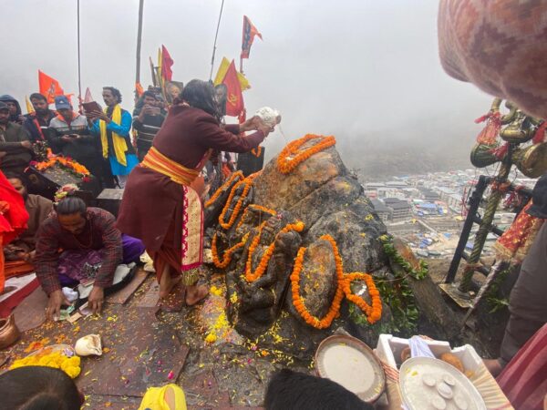 पूजा-अर्चना हवन यज्ञ पश्चात शीतकाल के लिए बंद हुए श्री भकुंट भैरवनाथ जी के कपाट