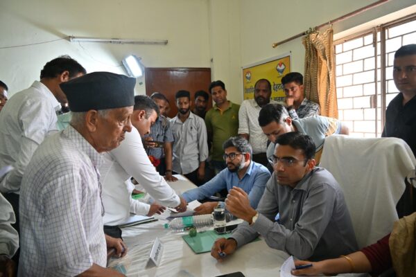 डीएम सविन बंसल ने ऋषिकेश तहसील में सुनी जन समस्याएं, 100 से अधिक शिकायतें हुई दर्ज, अधिकारियों को दिए निर्देश