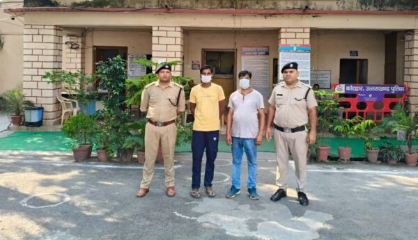 कोटद्वार : पुलिस ने सार्वजनिक स्थल पर शराब पीकर हुड़दंग करने वाले दो लोगों पर की कार्यवाही