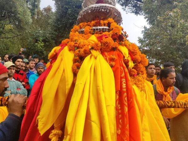 तृतीय केदार भगवान तुंगनाथ जी की उत्सव विग्रह डोली पहुंची शीतकालीन गद्दीस्थल श्री मर्केटेश्वर मंदिर मक्कूमठ