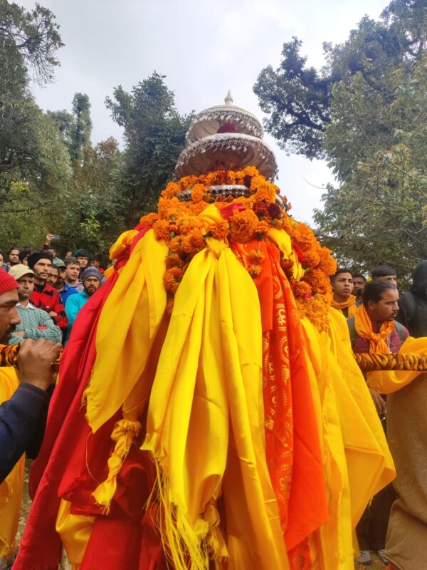 तृतीय केदार भगवान तुंगनाथ जी की उत्सव विग्रह डोली पहुंची शीतकालीन गद्दीस्थल श्री मर्केटेश्वर मंदिर मक्कूमठ