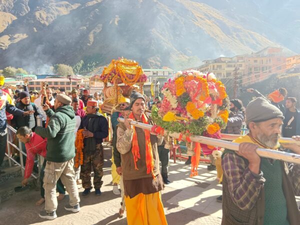 श्री बदरीनाथ धाम से श्री उद्धव जी, श्री कुबेर जी एवं आदि गुरु शंकराचार्य की गद्दी पहुंची योग बदरी पांडुकेश्वर