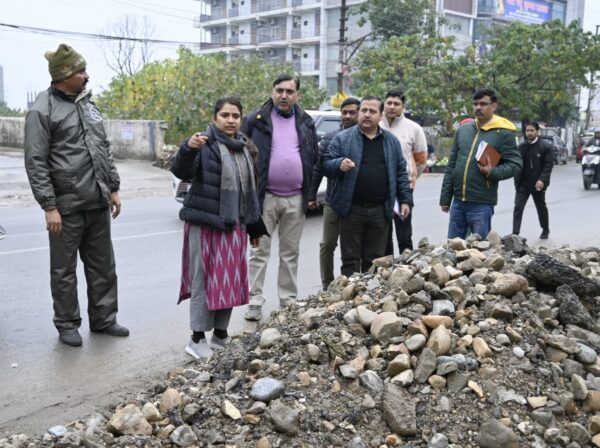 डीएम सविन बंसल सख्त : रोड़ कटिंग अनुमति की शर्तों का उल्लंघन करने पर यूपीसीएल पर लगाया 01 लाख का अर्थदण्ड