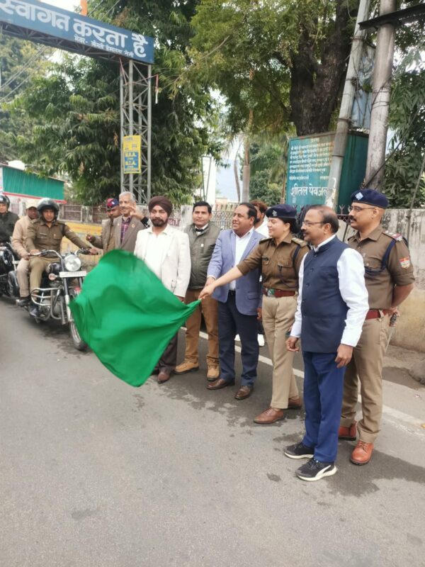 सड़क सुरक्षा माह के तहत निकाली जागरूकता बाइक रैली 