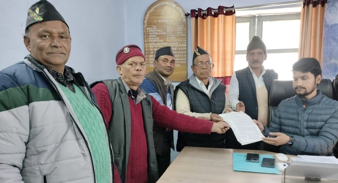 आपदा से विस्थापित गांव दिदिना 10 वर्षों से सड़क की बाट जोह रहा