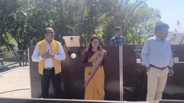 सीडीओ आकांक्षा कोण्डे ने सिंघाड़ा प्रोसेसिंग यूनिट का औचक निरीक्षण कर ली समीक्षा बैठक, दिए निर्देश