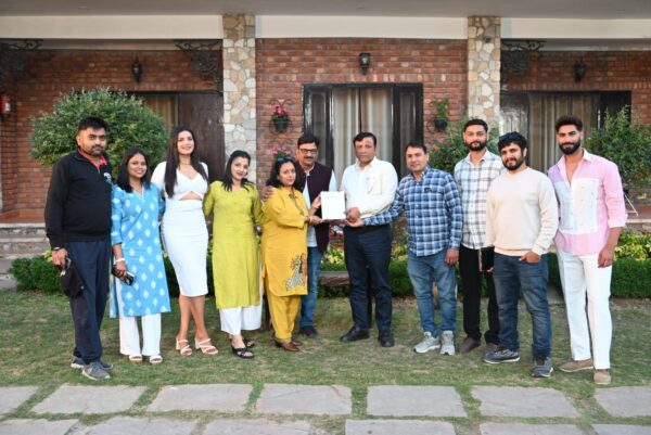साउंडस्टार्सयूके ने की म्यूजिक वीडियो “कमाल करदे हो” की शूटिंग शुरू, उत्तराखंड को फिल्मिंग हब के रूप में बढ़ावा देने का संकल्प, डीजी सूचना आईएएस बंशीधर तिवारी ने किया शूटिंग का उद्घाटन