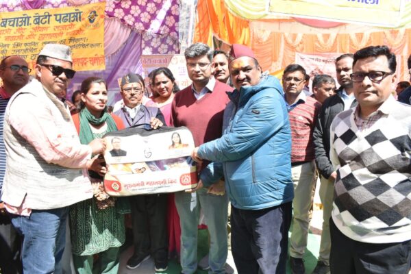राज्य सरकार के तीन वर्ष पूर्ण होने पर ज्योतिर्मठ में आयोजित हुआ जन सेवा शिविर