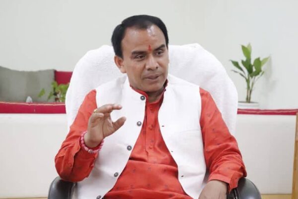 सरकारी विद्यालयों में गूंजेगी ढोल-दमाऊ और मशकबीन की धुन – शिक्षा मंत्री डॉ. धन सिंह रावत