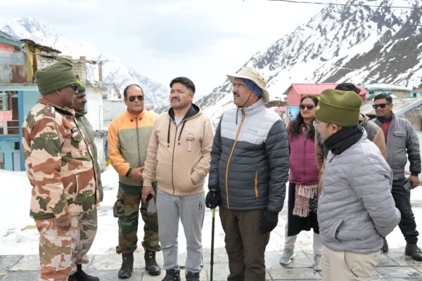 केदारनाथ यात्रा 2025 की तैयारियों का जायजा लेने पहुंचे केदारनाथ यात्रा प्रभारी सचिव युगल किशोर पंत, केदारनाथ यात्रा मार्ग में जमी बर्फ शीघ्रातिशीघ्र हटाने के दिए निर्देश